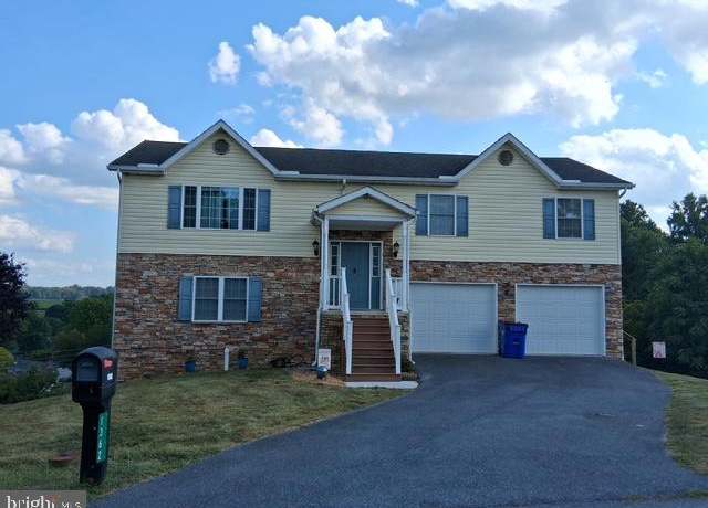 Property at 1362 Hillendale Rd, Chambersburg, PA 17202, 3 beds, 2.5 baths