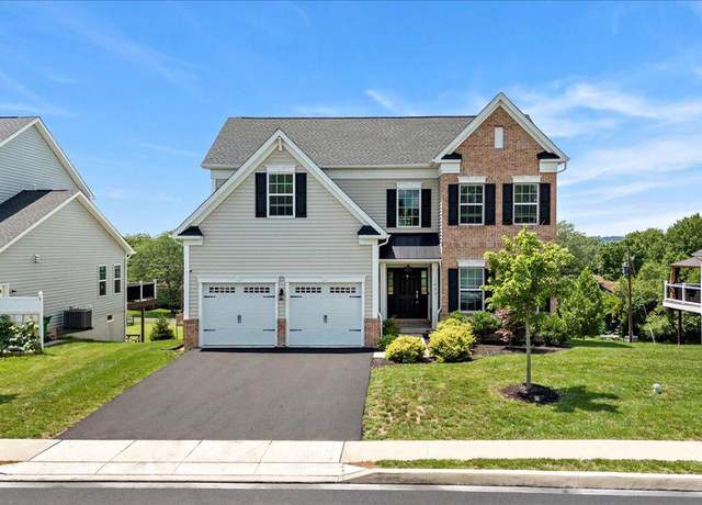 Property at 1033 Bayberry Dr, Pennsburg, PA 18073, 4 beds, 2.5 baths