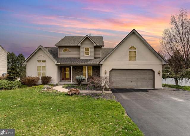 Property at 2024 Parkview Dr, Red Lion, PA 17356, 4 beds, 3.5 baths