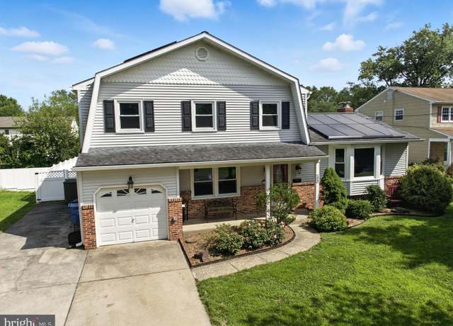 Property at 104 Hooton Rd, Mount Laurel, NJ 08054, 4 beds, 2.5 baths