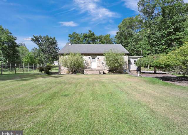 Property at 4 Ash Ln, Oley, PA 19547, 3 beds, 2 baths