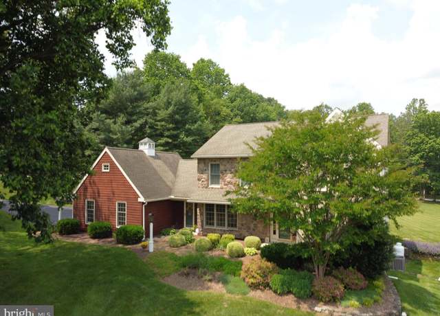 Property at 10 Hershey Dr, Pottstown, PA 19465, 4 beds, 2.5 baths