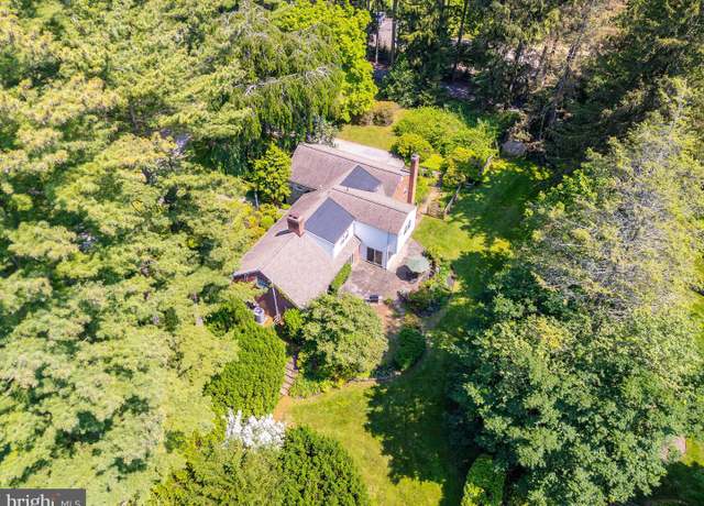 Property at 825 Parkes Run Ln, Villanova, PA 19085, 4 beds, 4 baths