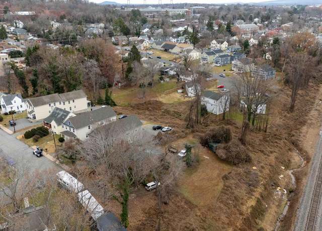Property at 128 Summit St, Charlottesville, VA 22903, 2 beds, 1 bath