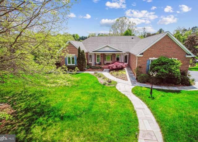 Property at 10601 Little Run Farm Ct, Vienna, VA 22182, 5 beds, 3.5 baths