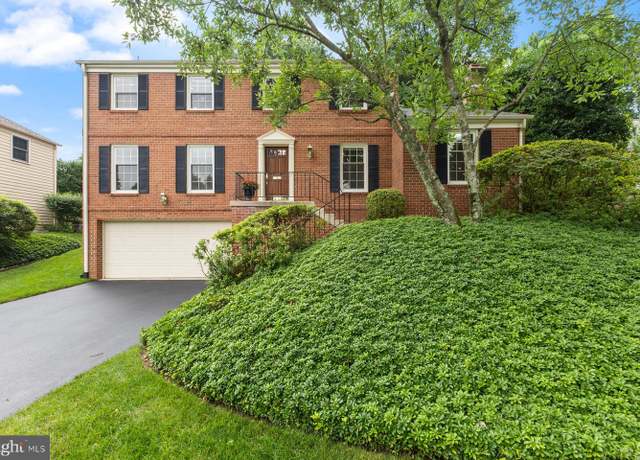 Property at 17 Old Creek Ct, Rockville, MD 20854, 4 beds, 3.5 baths