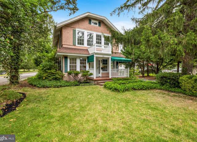 Property at 110 E Seaview Ave, Linwood, NJ 08221, 3 beds, 1.5 baths