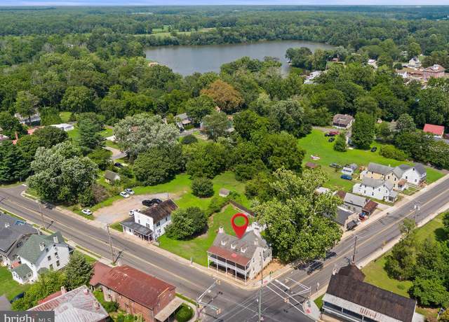 Property at 4 N Greenwich St, Alloway, NJ 08001, 4 beds, 1 bath