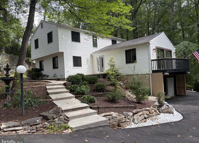 Property at 26 Mcilvain Dr, Downingtown, PA 19335, 4 beds, 2.5 baths