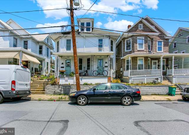 Property at 241 High St, Chambersburg, PA 17201, 3 beds, 1 bath