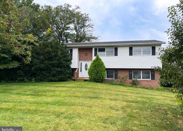 Property at 268 Martina Dr, Chambersburg, PA 17201, 3 beds, 2 baths