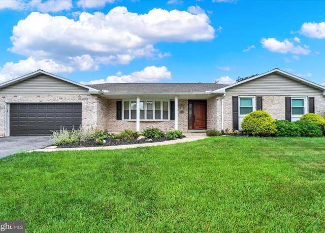 Property at 471 Hunting Park Ln, York, PA 17402, 3 beds, 2 baths