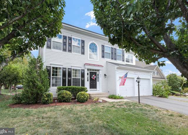 Property at 8931 Yellowleg Ct, Gainesville, VA 20155, 4 beds, 3.5 baths