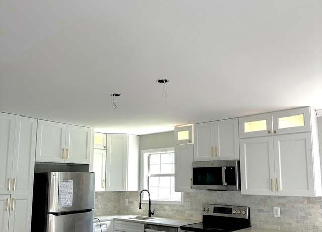 Property at 910 Pinnacle Dr, Stafford, VA 22554, 3 beds, 3 baths