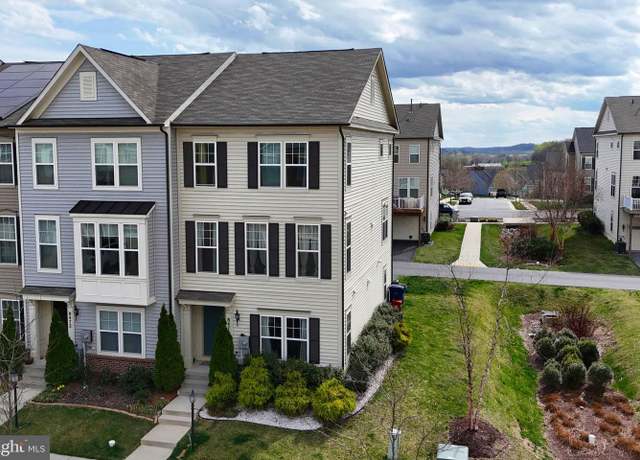 Property at 8471 Hedwig Ln, Frederick, MD 21704, 3 beds, 3.5 baths