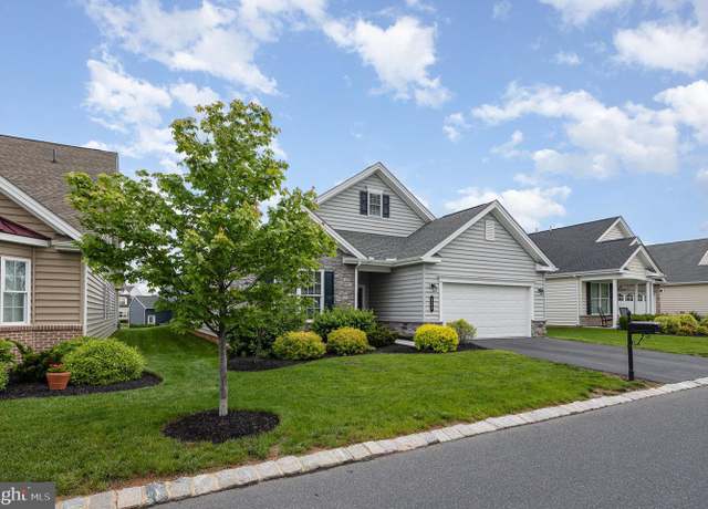 Property at 226 Loyal Dr, Mechanicsburg, PA 17050, 3 beds, 2 baths