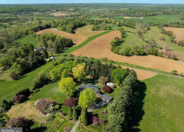 Property at 372 Lucky Hill Rd, West Chester, PA 19382, 3 beds, 3.5 baths