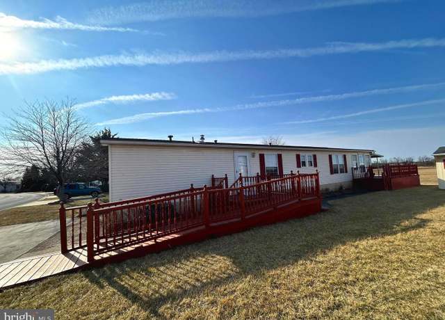 Property at 290 W Spruce St, Palmyra, PA 17078, 3 beds, 2 baths