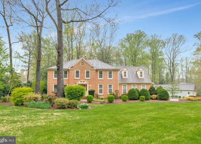 Property at 7110 Park Point Ct, Fairfax Station, VA 22039, 5 beds, 4.5 baths
