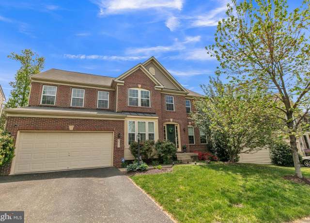 Property at 16331 Boatswain Cir, Woodbridge, VA 22191, 4 beds, 3.5 baths