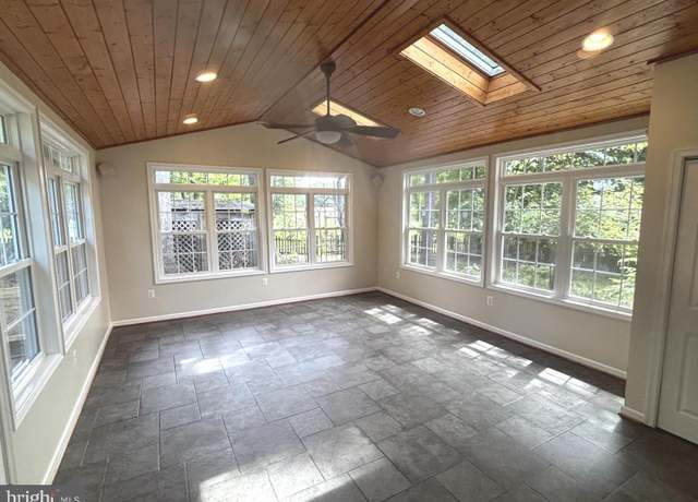Property at 2735 King Iron Ct, Woodbridge, VA 22192, 4 beds, 3.5 baths