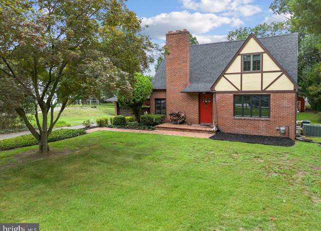 Property at 15 Gravers Ln, Blackwood, NJ 08012, 4 beds, 2.5 baths