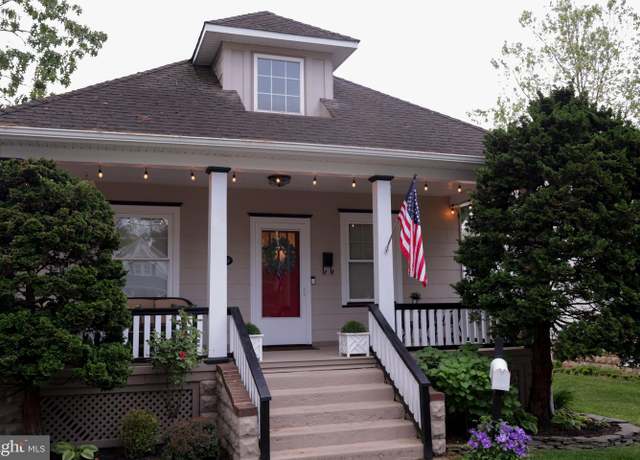Property at 129 Wildwood Ave, Pitman, NJ 08071, 3 beds, 1.5 baths