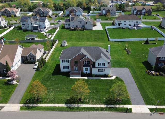 Property at 12 Sunny Ct, Monroe Twp, NJ 08831, 4 beds, 3 baths