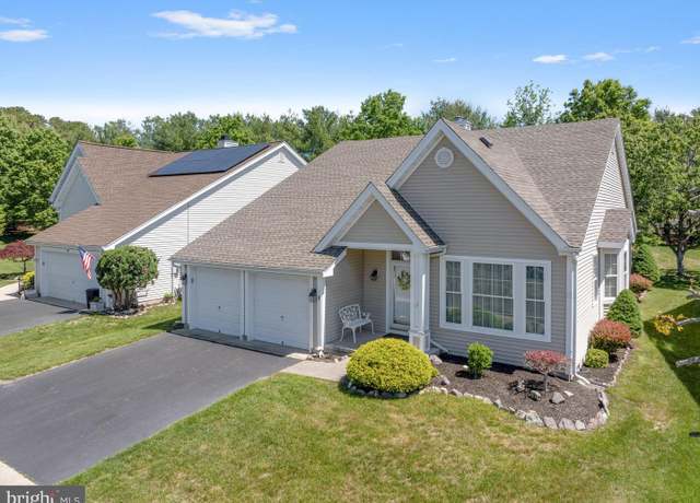 Property at 4 Forest Lake Ct, Barnegat, NJ 08005, 2 beds, 2 baths