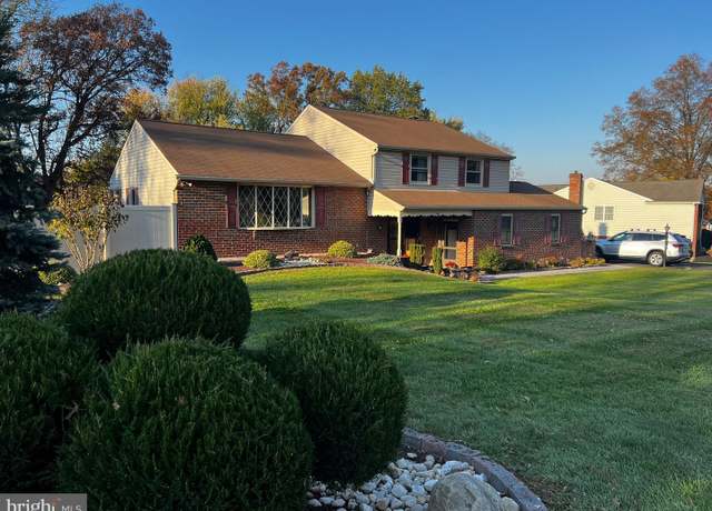 Property at 18 Daffodil Dr, Southampton, PA 18966, 4 beds, 3.5 baths