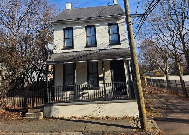 Property at 118 N Washington St, Pottstown, PA 19464, 4 beds, 1.5 baths