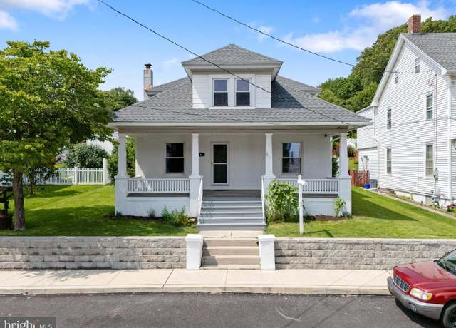 Property at 8 Water St, Windsor, PA 17366, 4 beds, 2 baths