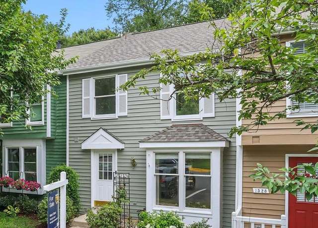 Property at 1526 Poplar Grove Dr, Reston, VA 20194, 3 beds, 2.5 baths