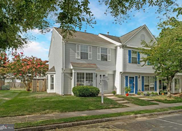 Property at 823 Smartts Ln NE, Leesburg, VA 20176, 3 beds, 2.5 baths