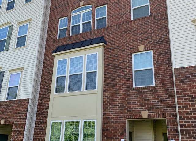 Property at 7528 Brunson Cir, Gainesville, VA 20155, 3 beds, 2.5 baths