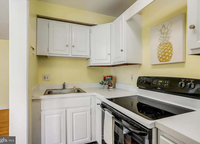 Property at 4004 Beecher St NW #304, Washington, DC 20007, 1 bed, 1 bath