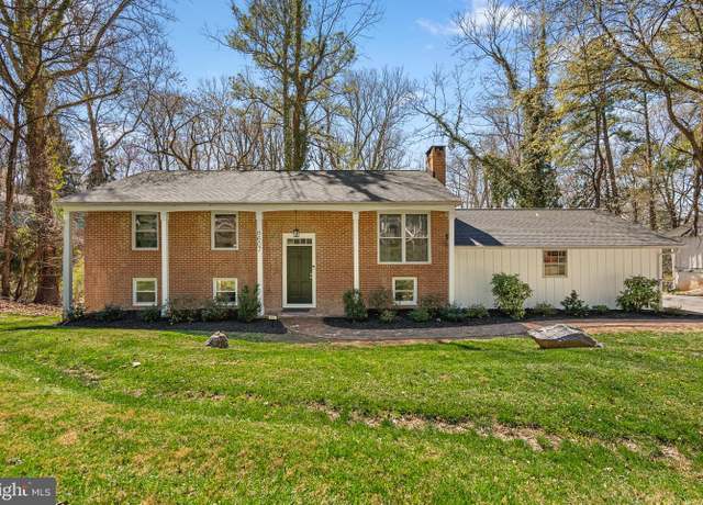 Property at 8607 Pinecliff Dr, Frederick, MD 21704, 3 beds, 2.5 baths
