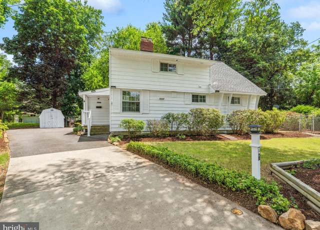 Property at 4 Calvin Ct, Rockville, MD 20851, 4 beds, 2 baths