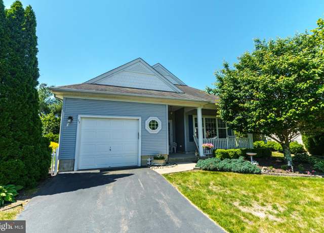 Property at 17 Tuscany Cir, Manchester Township, NJ 08759, 2 beds, 2 baths
