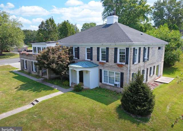 Property at 912 Sunset Ave, Gettysburg, PA 17325, 4 beds, 3.5 baths