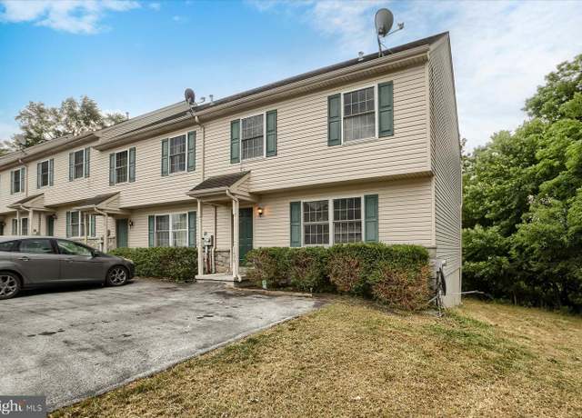 Property at 1690 Lakeside Dr, Middletown, PA 17057, 3 beds, 2.5 baths