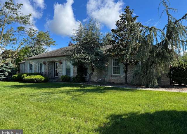 Property at 204 Moss Spring Ave, Greencastle, PA 17225, 3 beds, 1 bath