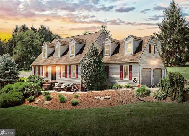 Property at 901 Bellview Ct, Red Lion, PA 17356, 4 beds, 2.5 baths