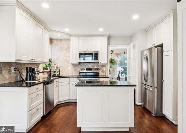 Property at 12592 Rock Ridge Rd, Herndon, VA 20170, 3 beds, 2.5 baths