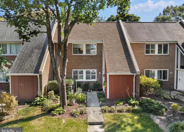 Property at 11190 Forest Edge Dr, Reston, VA 20190, 3 beds, 2.5 baths