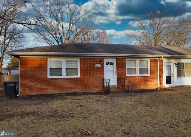 Property at 1105 Davis St, Colonial Beach, VA 22443, 2 beds, 1 bath