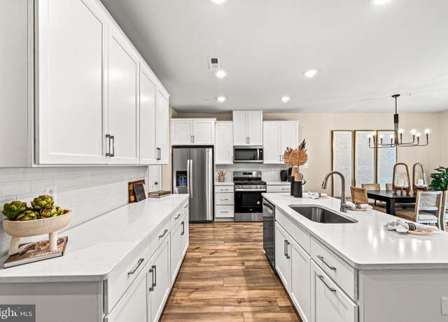 Property at 3 Four Leaf Dr, Downingtown, PA 19335, 3 beds, 2.5 baths