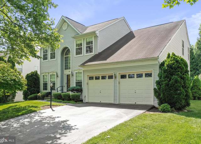 Property at 228 E King James St, Purcellville, VA 20132, 4 beds, 3.5 baths