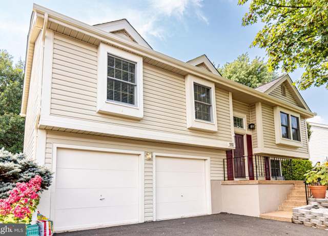 Property at 313 Samantha Dr, Sterling, VA 20164, 3 beds, 3 baths