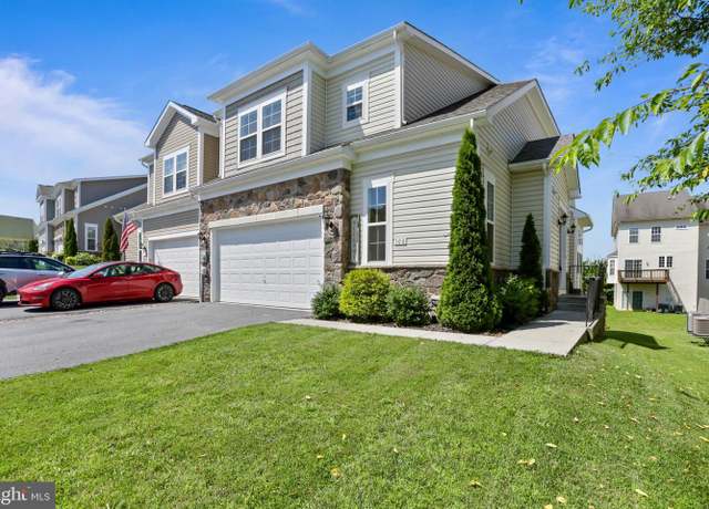 Property at 108 Strathmore Way E, Martinsburg, WV 25403, 3 beds, 2.5 baths